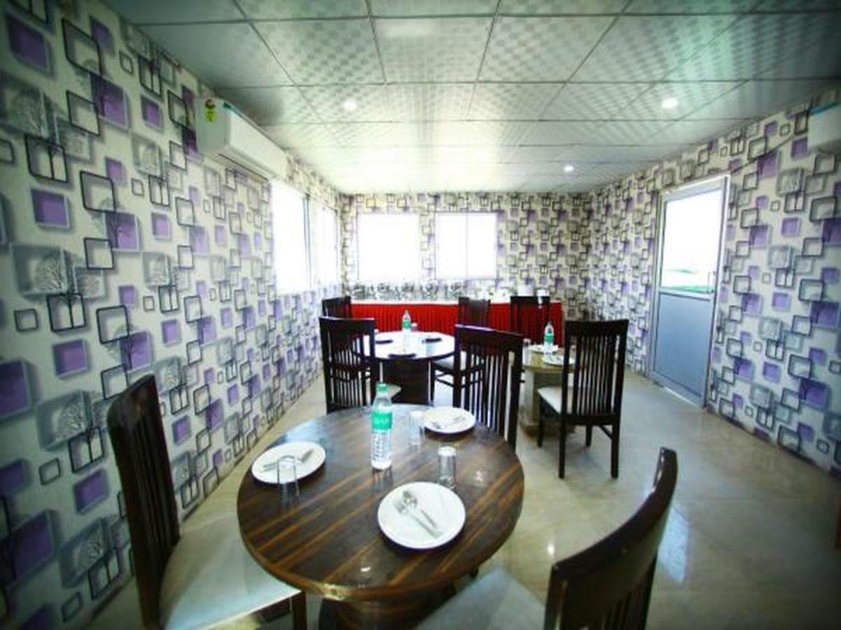 Airport Hotel Hsp New Delhi Exterior photo