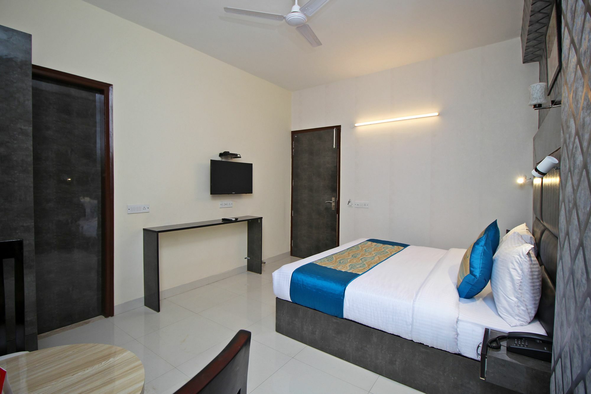 Airport Hotel Hsp New Delhi Exterior photo
